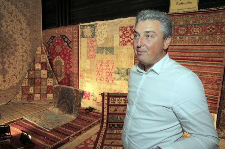 fernando-chatel-de-la-maison-chatel-specialisee-dans-la-vente-de-tapis-persans-depuis-trois-generations reparation-tapis